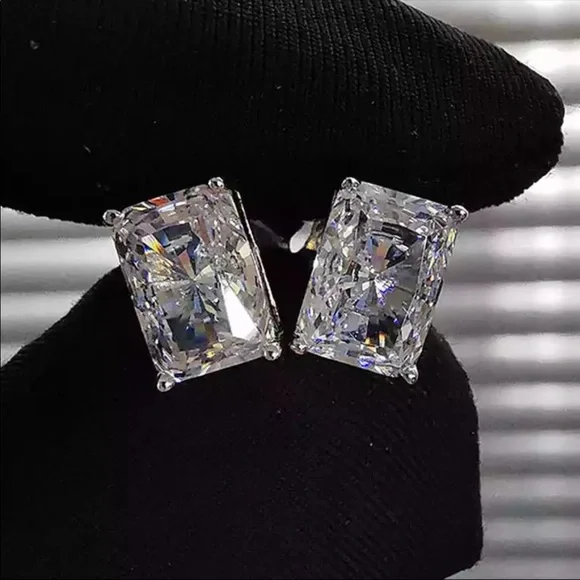 New Women’s 925 Silver Diamond Stud Earrings - Picture 7 of 7